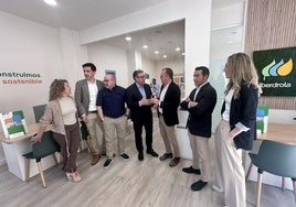Visita del alcalde a las renovadas oficinas de Iberdrola