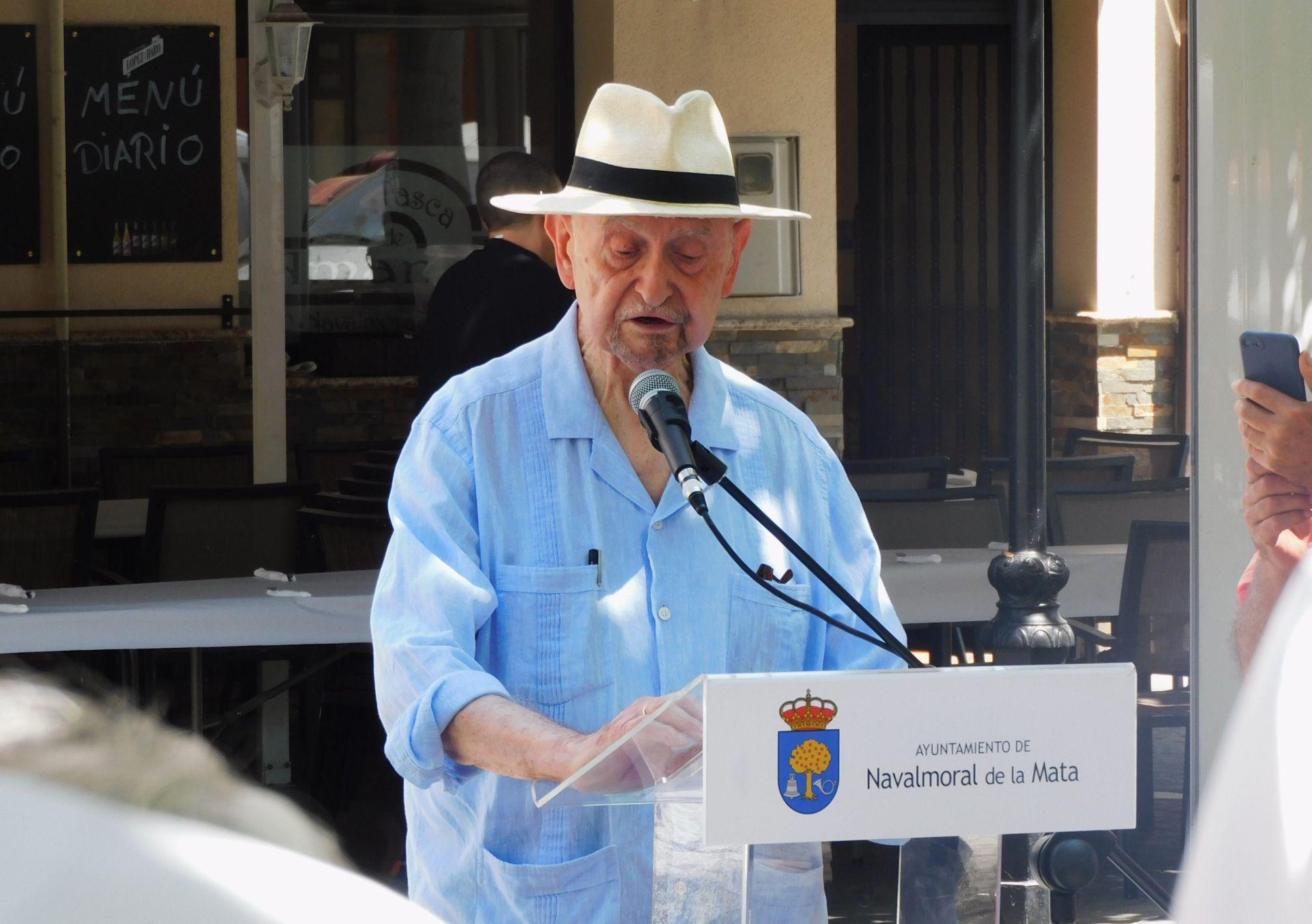 Claudio Favier Orendain recibe un cálido homenaje