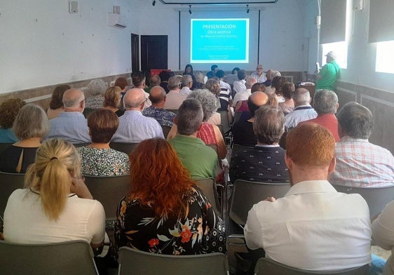 La presentación de la 'Obra poética' de Manuel Gómez llena la Fundación Concha