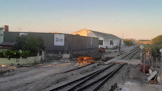 El pleno aprueba una moción de Liberales por las obras del tren
