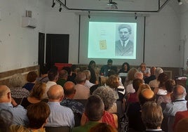 José Manuel Blázquez firmando ejemplares