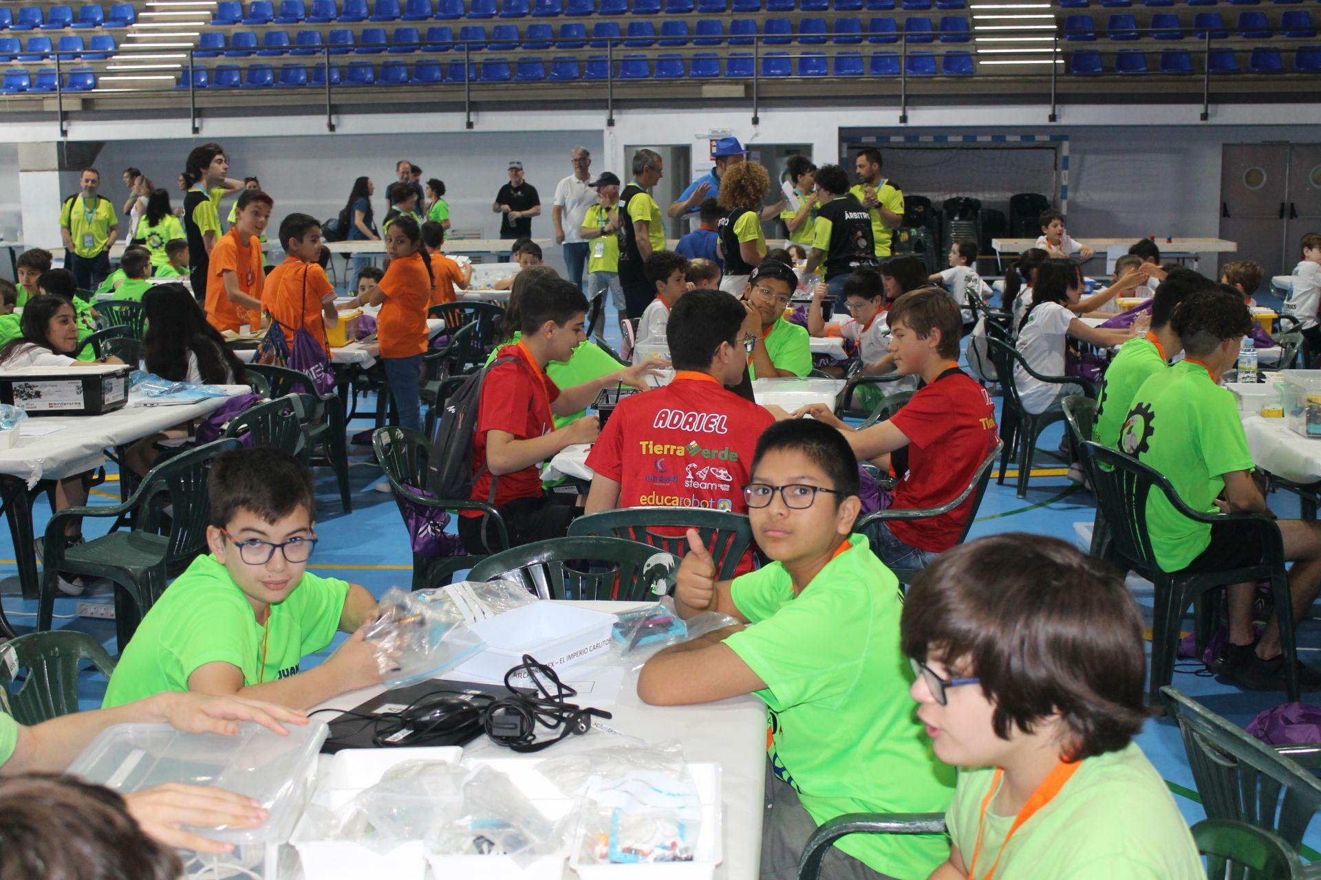 La robótica educativa 'toma' el pabellón Antonio Jara