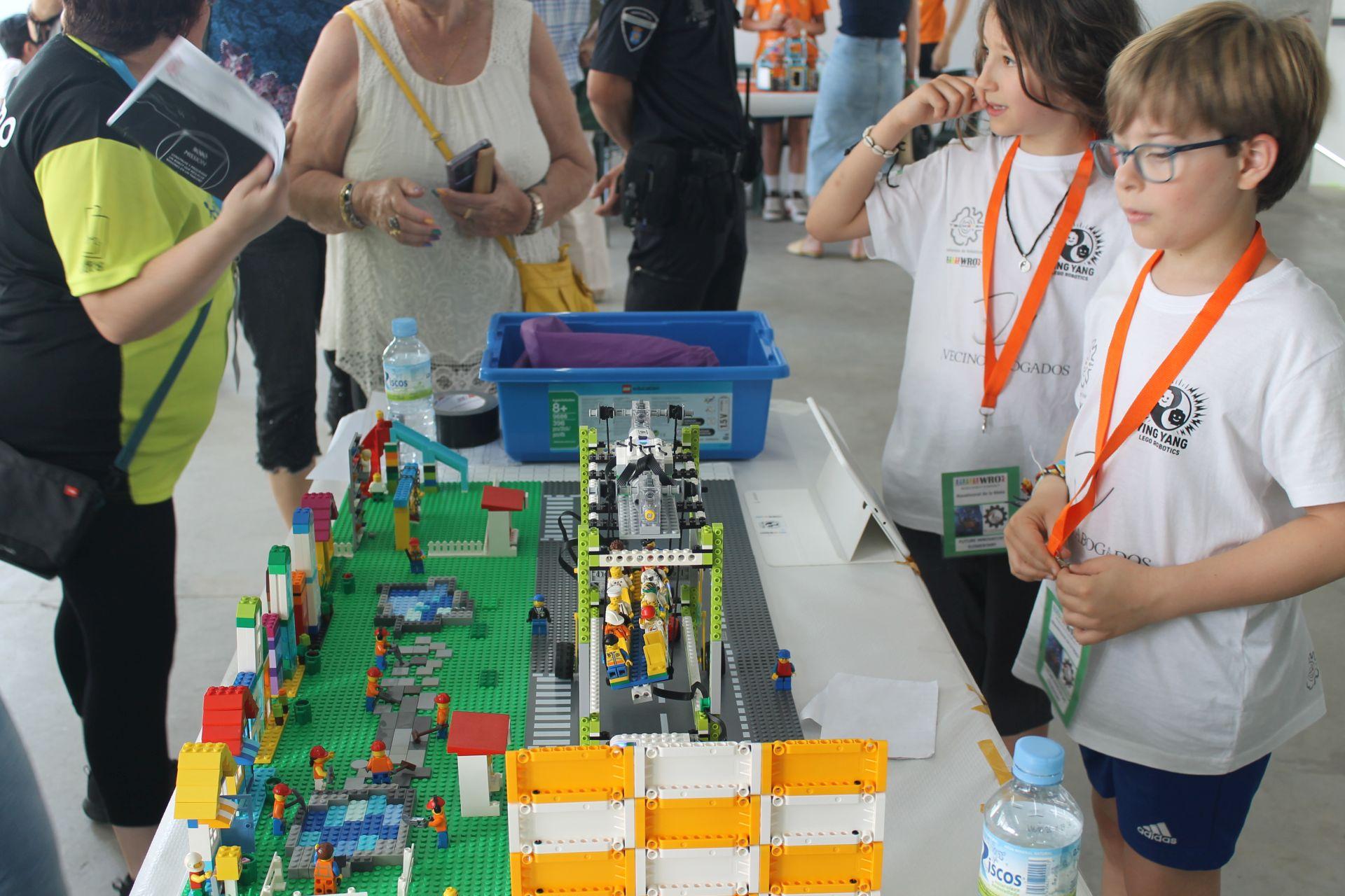 La robótica educativa 'toma' el pabellón Antonio Jara