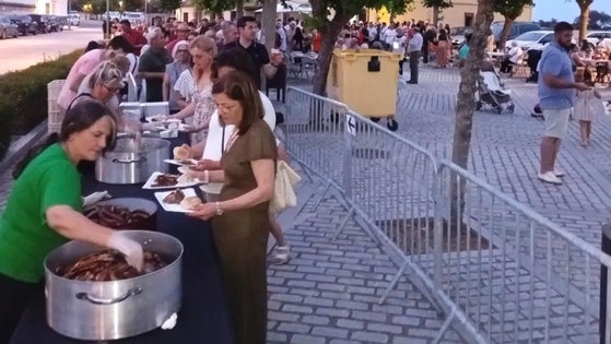 Gran ambiente en Toril en la fiesta en homenaje a la dehesa y al río Tiétar