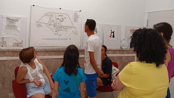 La exposición 'Pintando con hilos' se clausurará el viernes