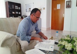 Enrique Hueso en el despacho de alcaldía