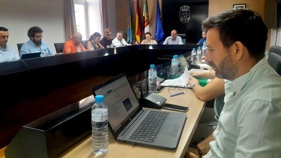El concejal de Seguridad Ciudadana defiende la subida salarial a los policías locales