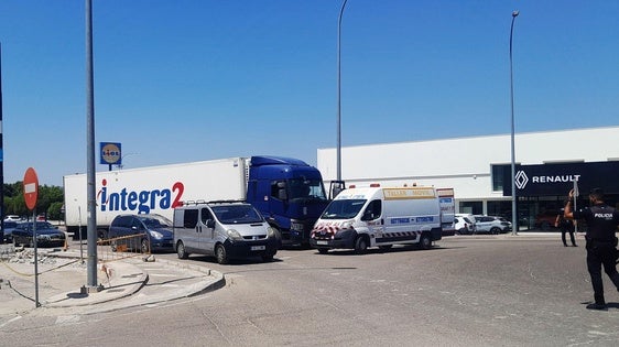 La avería de un camión junto a la rotonda de Moya provoca un caos circulatorio