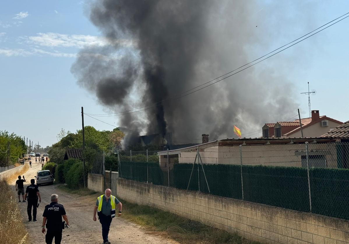 El incendio ha generado abundante humo