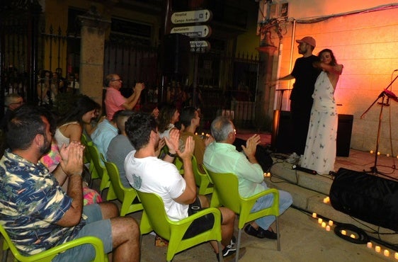 Clara Alvarado llena el patio de la Fundación Concha en una nueva 'Noche musical'