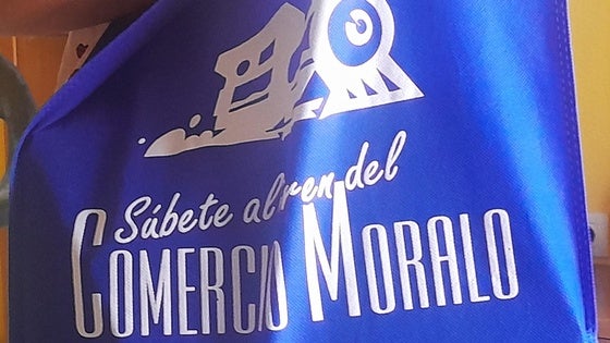 Medio centenar de negocios se unen a la campaña 'Súbete al tren del comercio moralo'