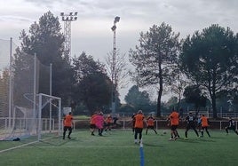 La liga comarcal de fútbol veterano mueve cada año a cerca de 400 personas