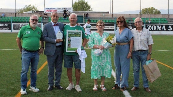 El Moralo CP homenajea a Bastida, recordado jugador y entrenador de la cantera