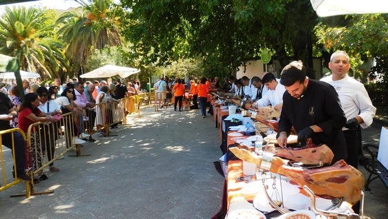 El parque municipal acoge un nuevo Encuentro de Cortadores de Jamón
