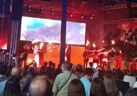 Ambiente festivo en la plaza durante las pasadas fiestas de San Miguel