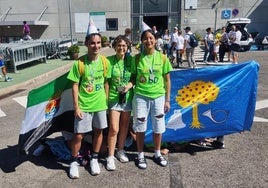 Alejandro González, Mayte Bravo y Yelena Samira de la Cruz tras conseguir la primera plaza