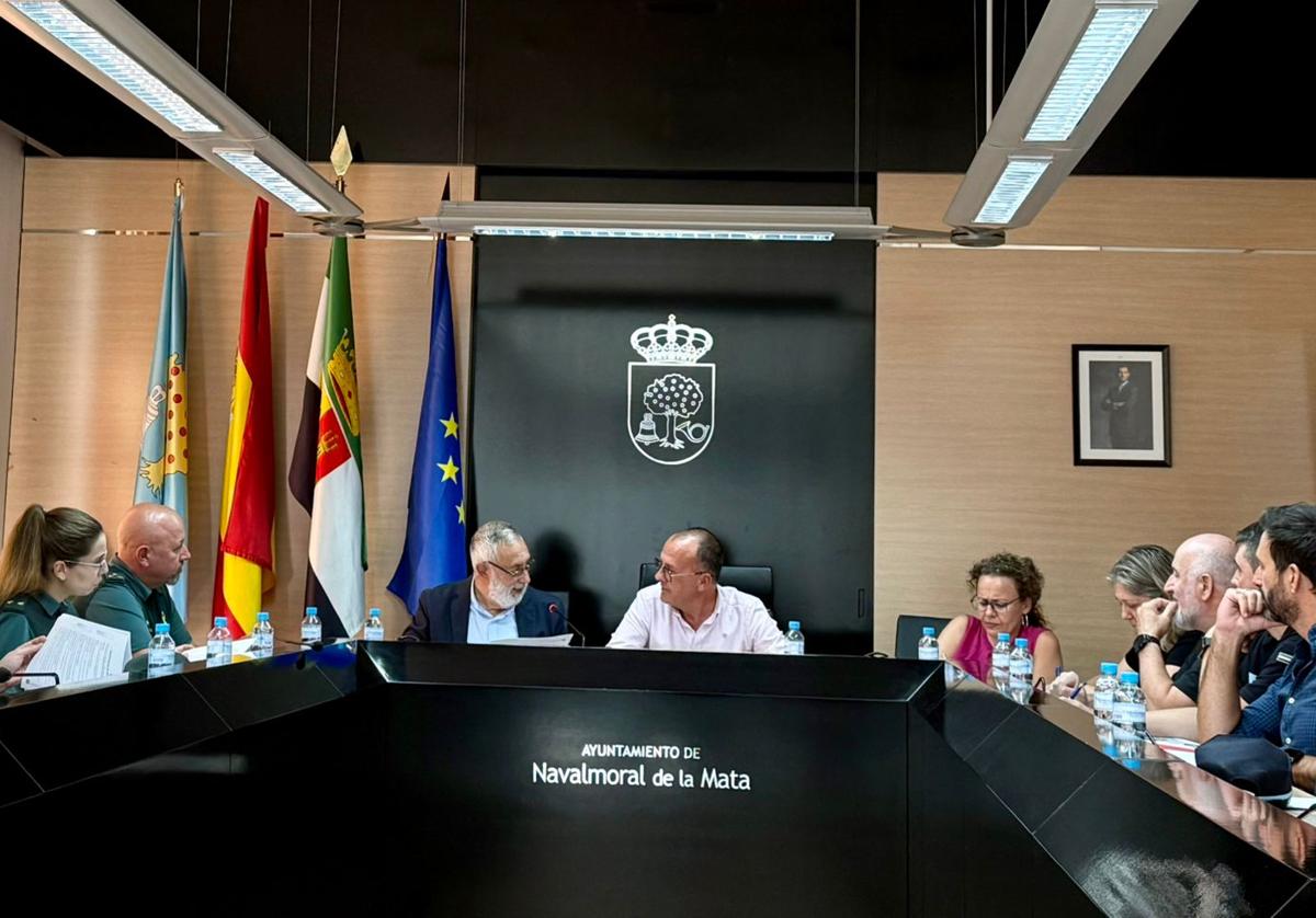 La reunión se celebró en el salón de plenos