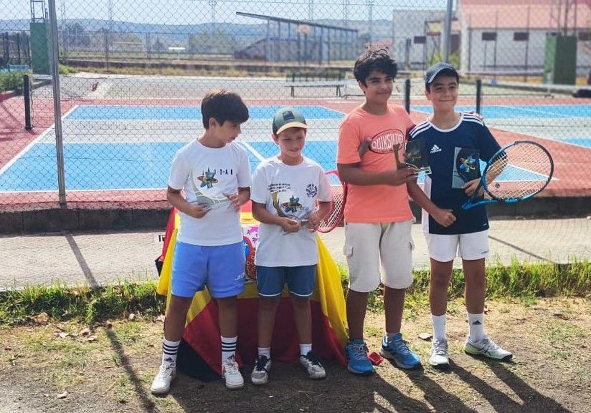 Jóvenes ganadores del torneo de San Miguel