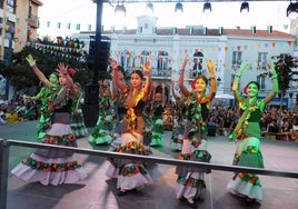 Ambiente festivo en la plaza de España