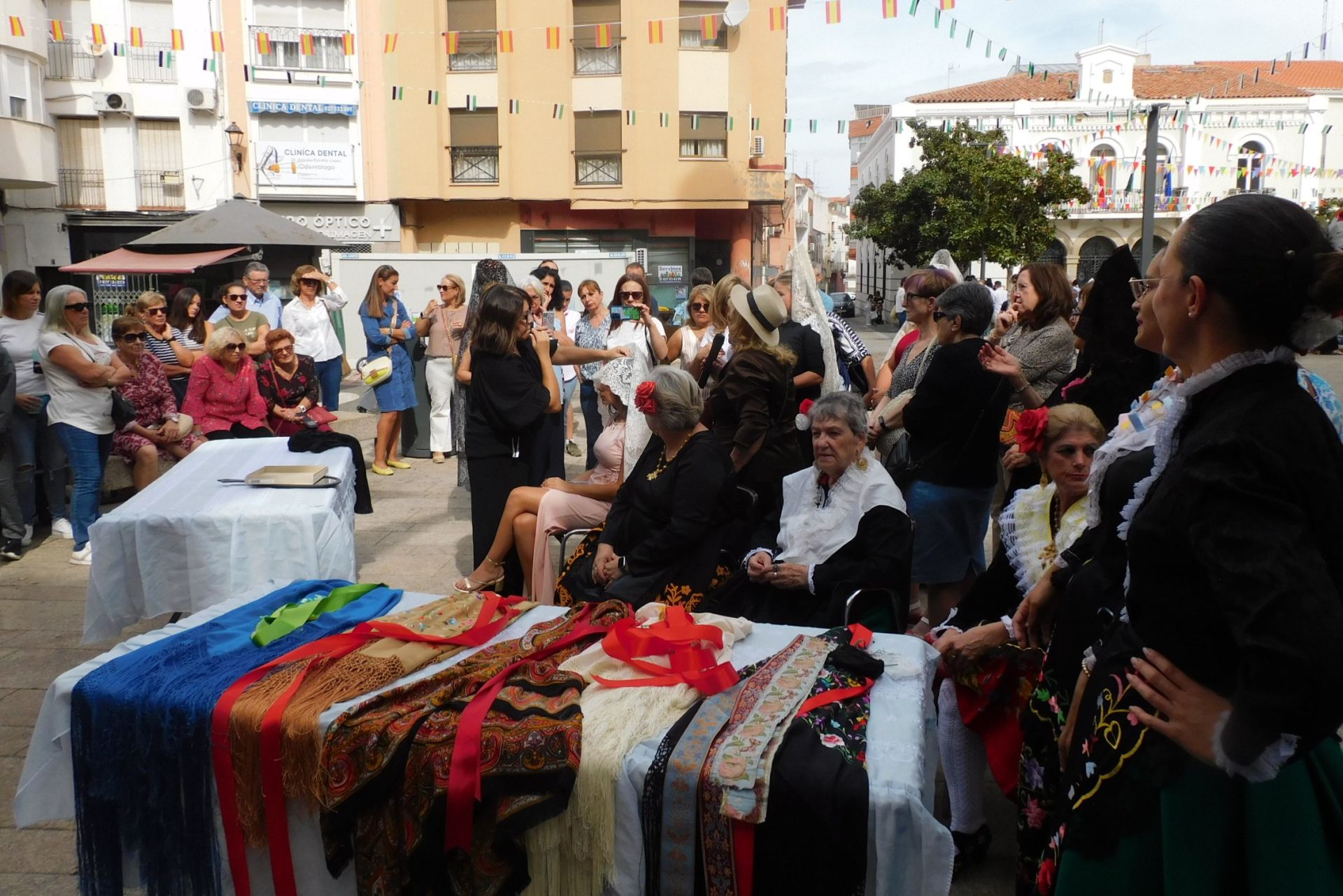 Taller de peinetas, mantillas y mantones