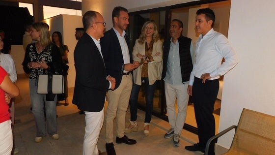 Ismael Villalobos inaugura el hotel TAYP, Te Alquilo y Punto