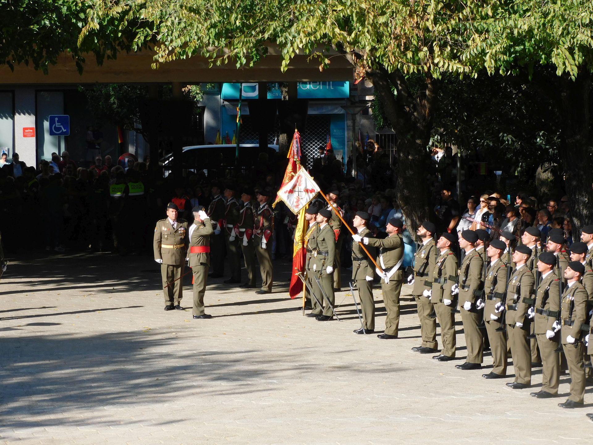 Unos 200 'jurandos' protagonizan una emotiva jura de bandera para personal civil