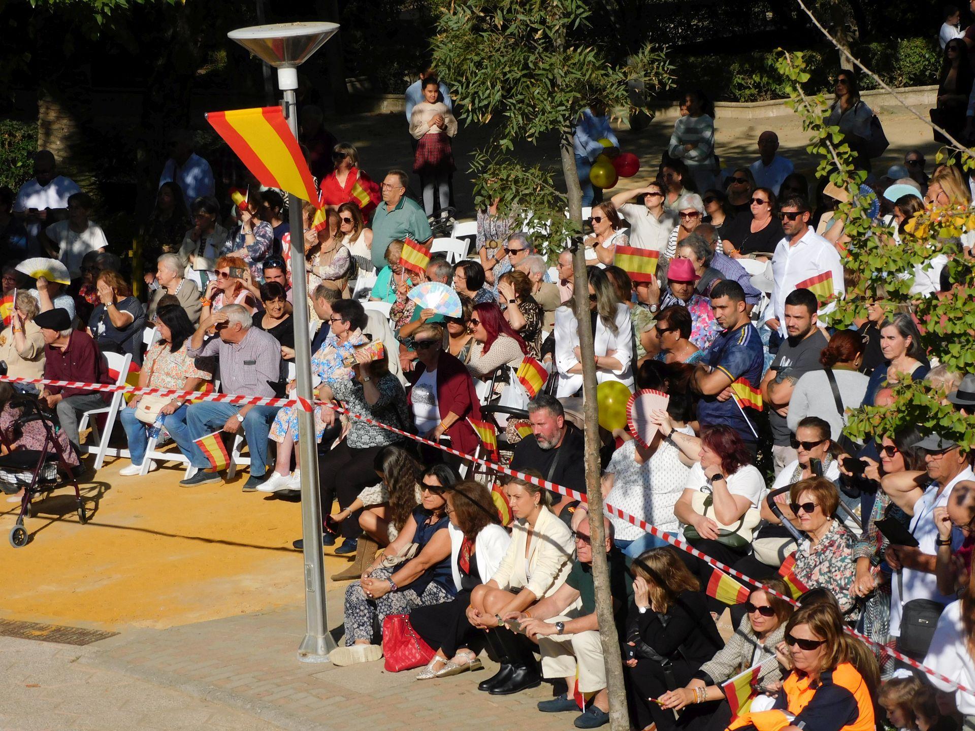 Unos 200 'jurandos' protagonizan una emotiva jura de bandera para personal civil