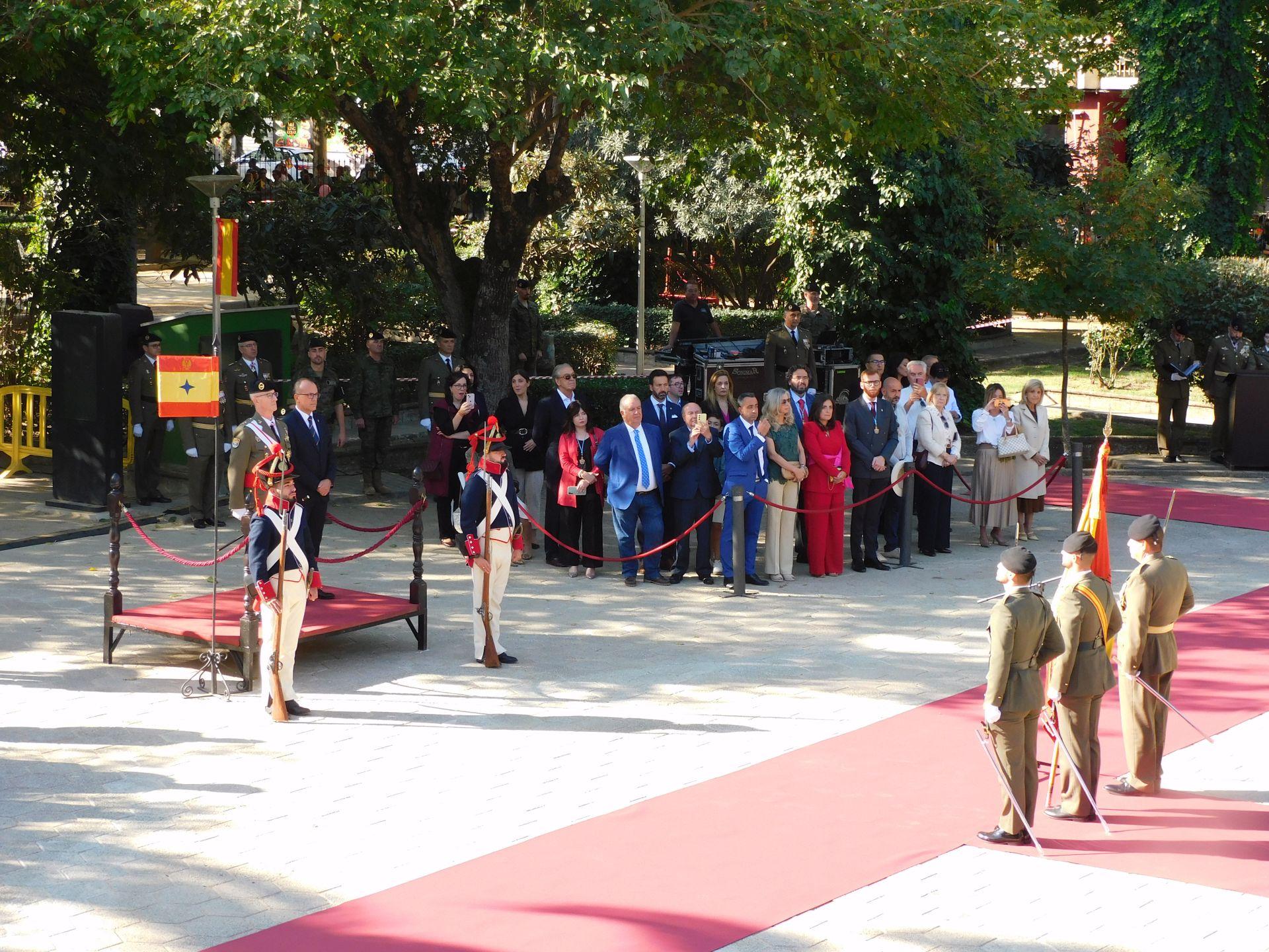 Unos 200 'jurandos' protagonizan una emotiva jura de bandera para personal civil