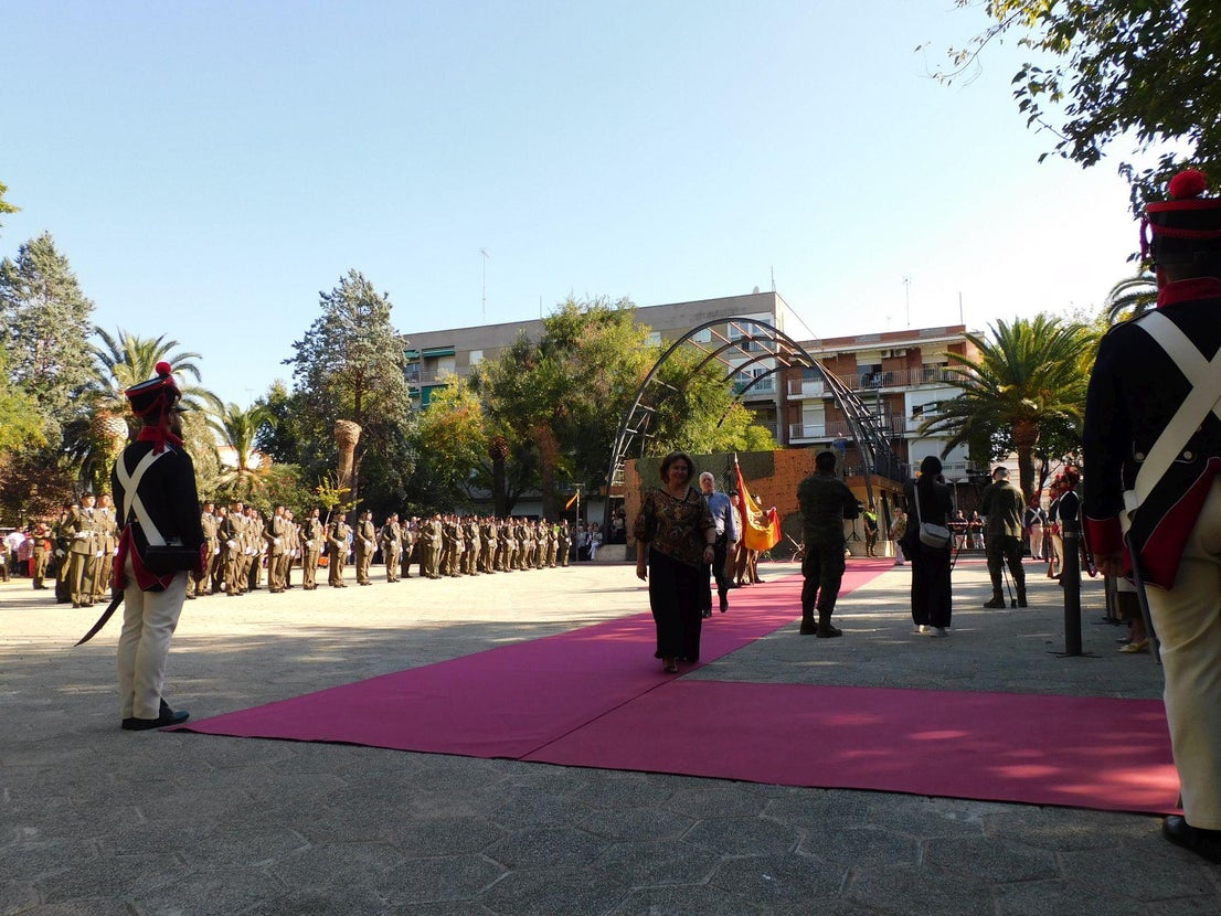 Unos 200 'jurandos' protagonizan una emotiva jura de bandera para personal civil