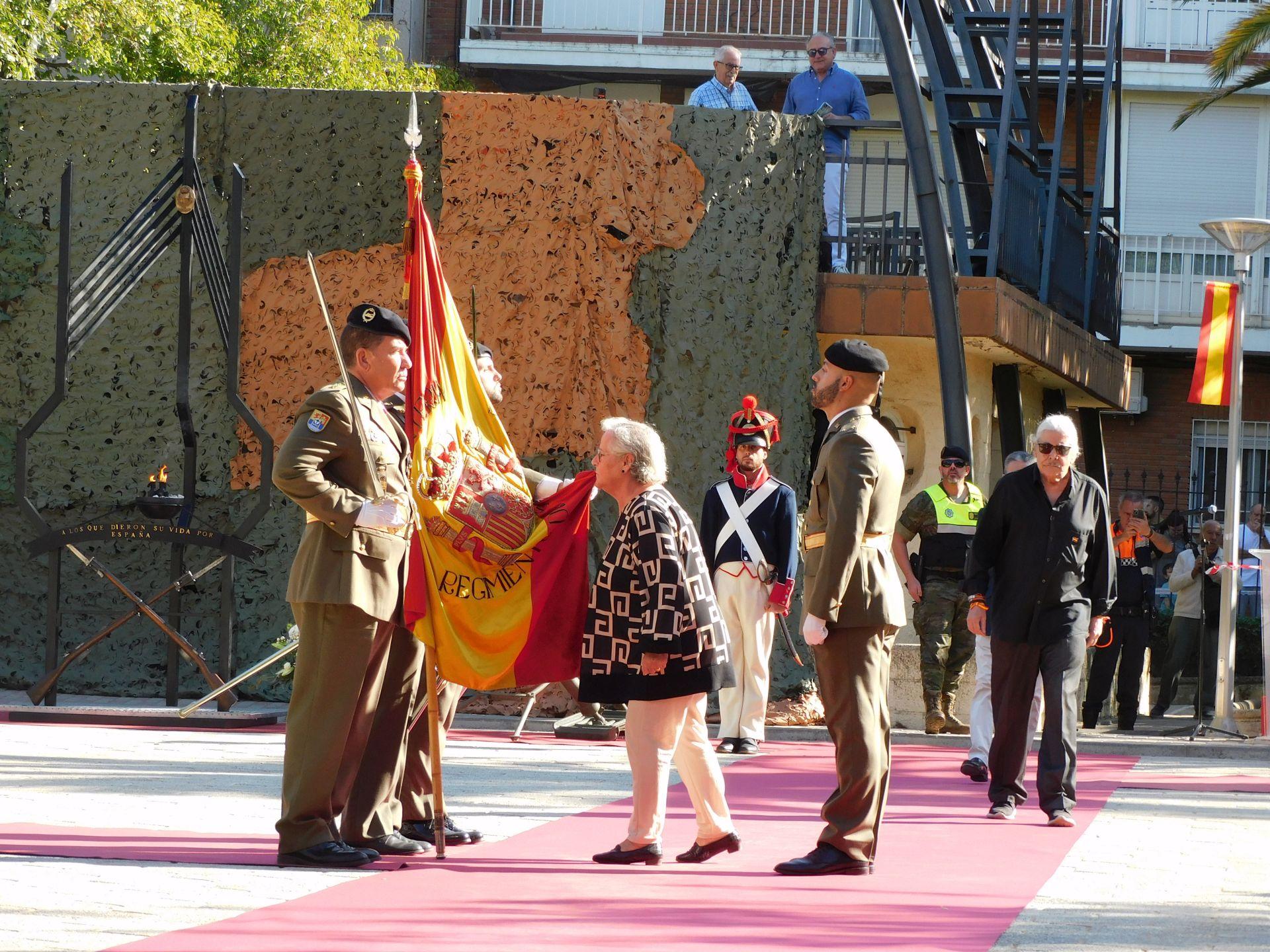 Unos 200 &#039;jurandos&#039; protagonizan una emotiva jura de bandera para personal civil