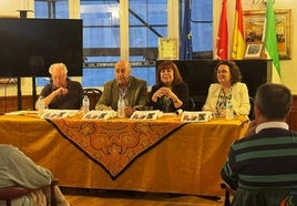 El Hogar Extremeño acoge la presentación del número XVI del Cuaderno Extremeño para el Debate y la Acción