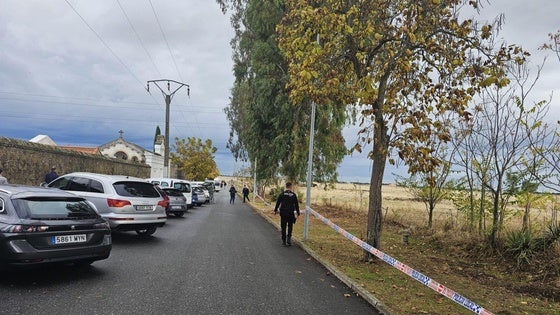 Unas 3.500 personas visitan el cementerio en el fin de semana