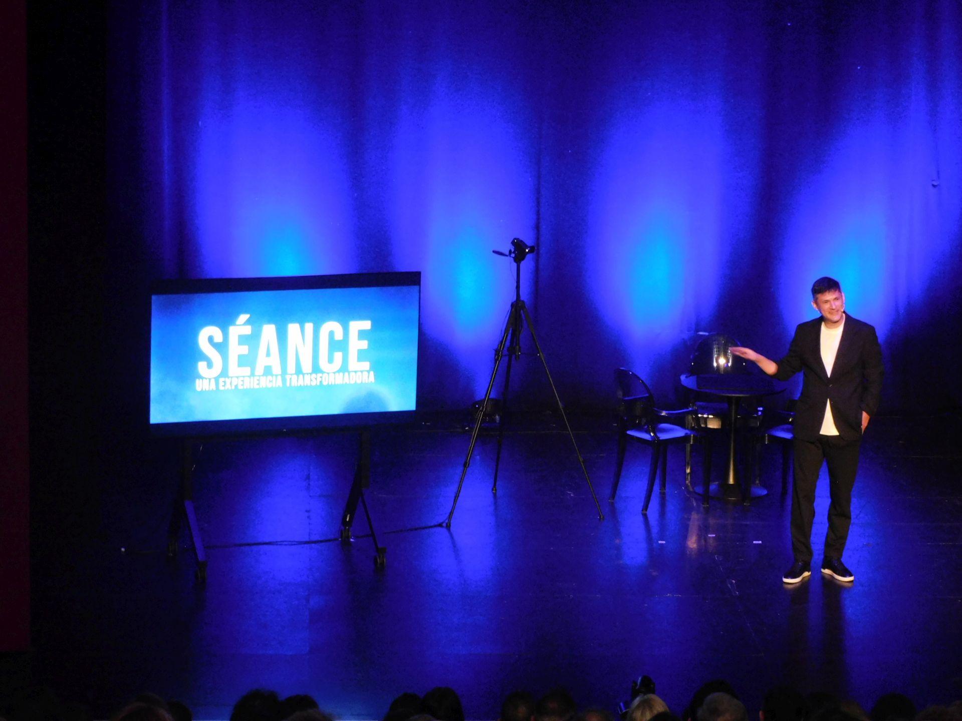 Cobami, entre el mentalismo y el espiritismo con 'Séance'