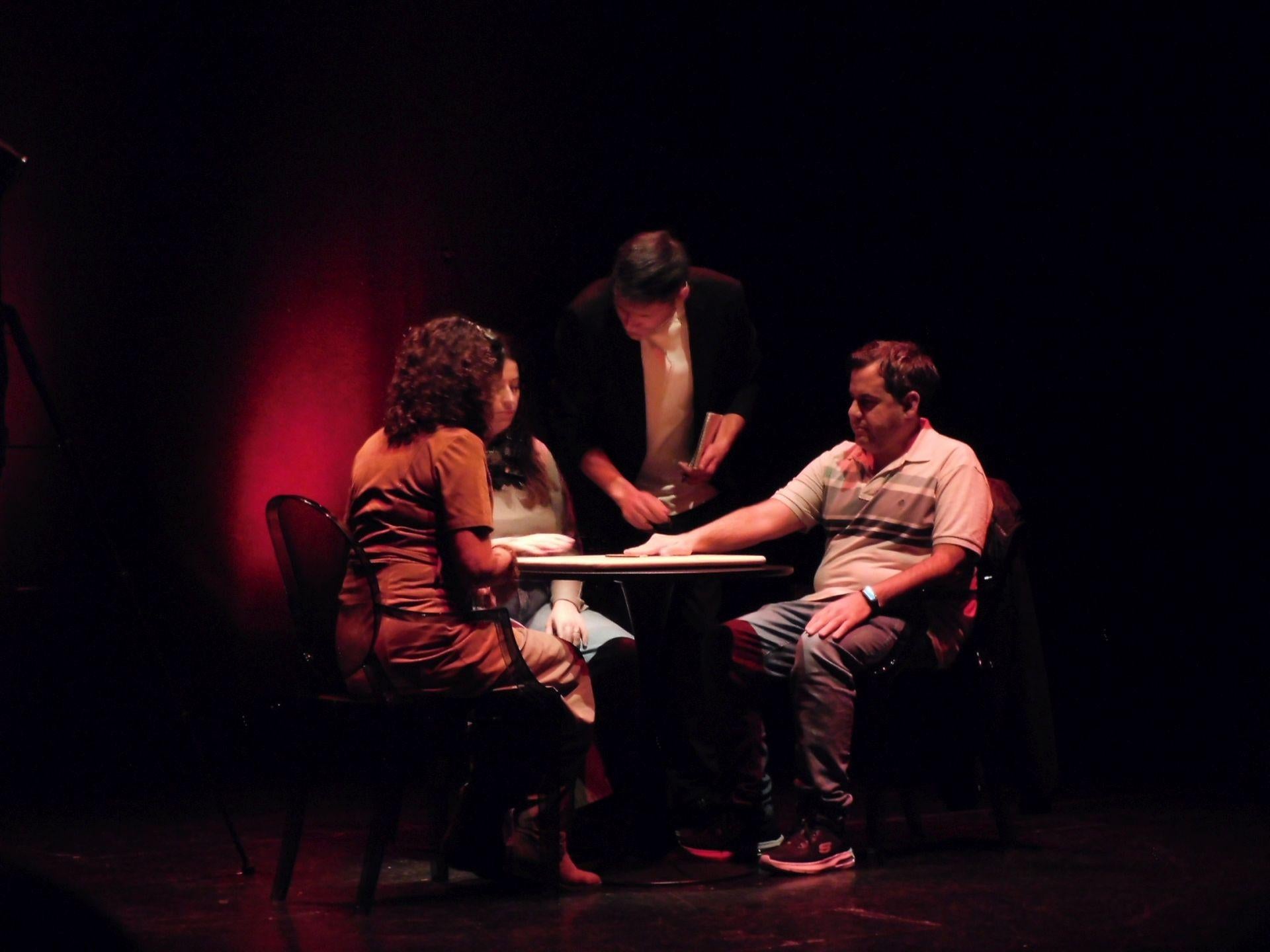 Cobami, entre el mentalismo y el espiritismo con &#039;Séance&#039;