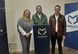 Nuria Camacho, Jaime Vega y Roberto García en la nueva sede de Liberales