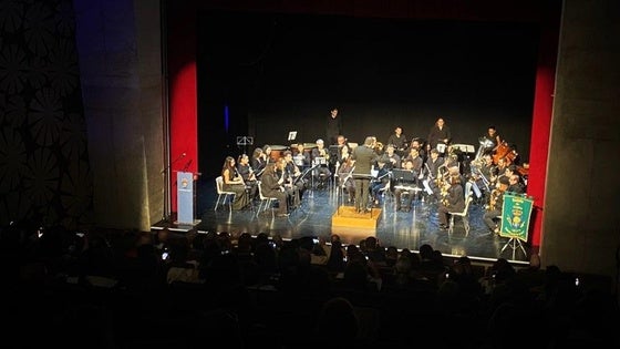 El XVII Encuentro de Bandas 'Ciudad de Navalmoral' llena el teatro