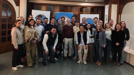 Las Nuevas Generaciones de Talavera, Navalmoral y otros puntos de la región alzan la voz «por un tren digno»