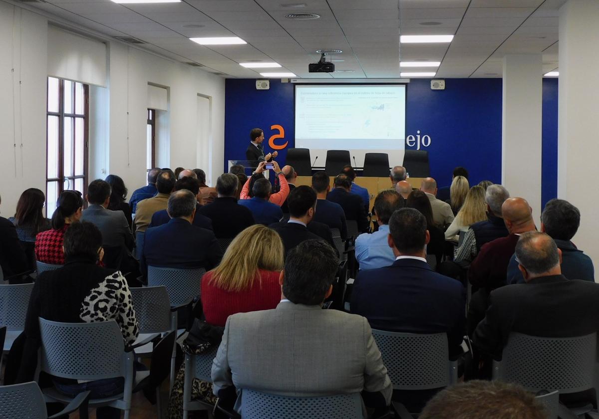 Presentación del informe en Cáceres