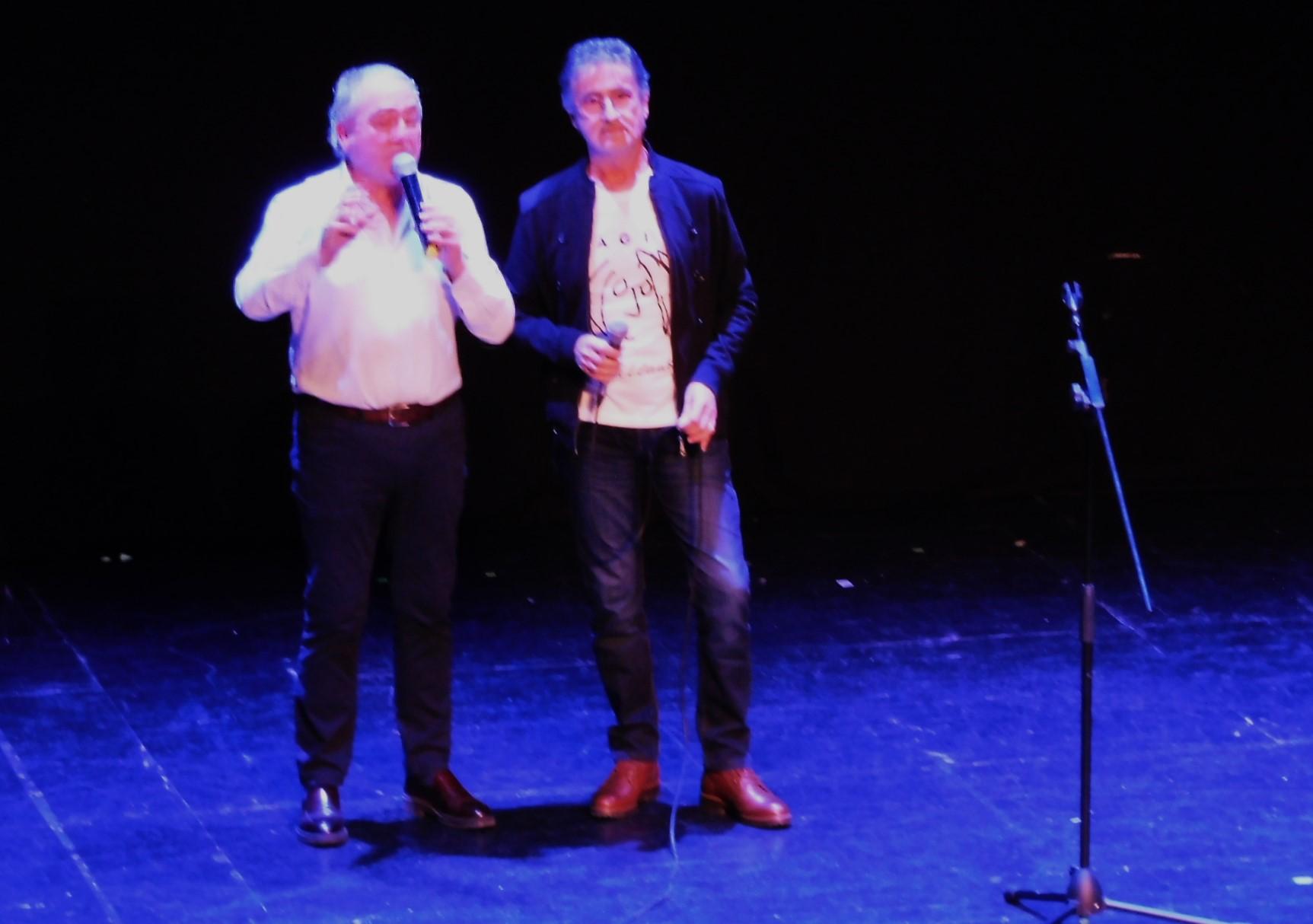 Música y humor 'adelantan' la fiesta en el primer festival navideño