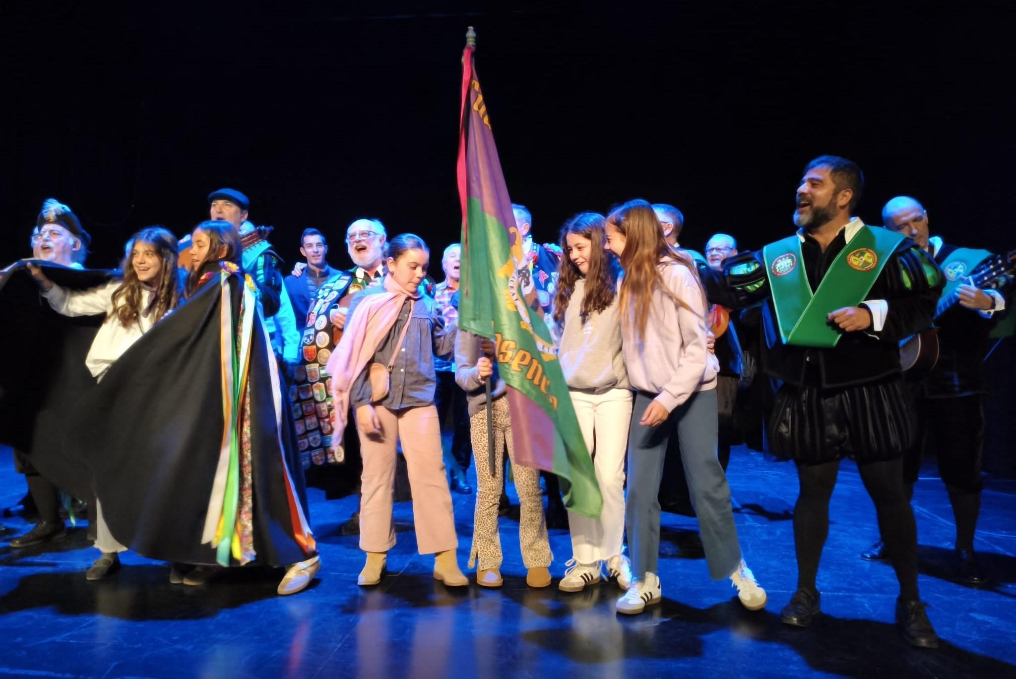 Música y humor 'adelantan' la fiesta en el primer festival navideño