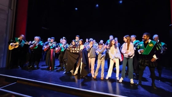 Música y humor 'adelantan' la fiesta en el primer festival navideño
