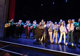 Música y humor 'adelantan' la fiesta en el primer festival navideño