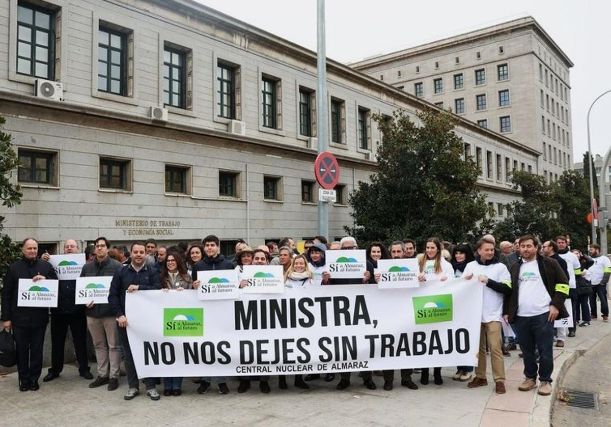 Concentración realizada a las puertas del ministerio