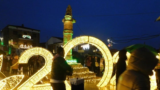 Un gran 2026 iluminado preside la plaza de Belvís