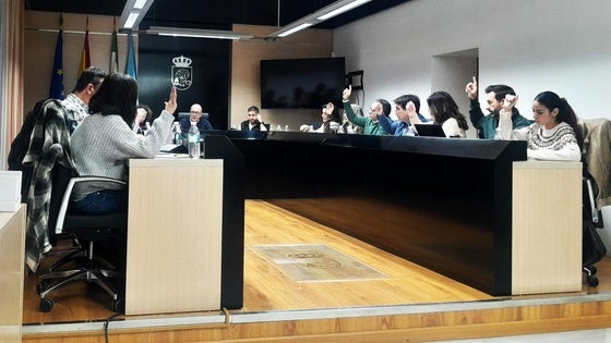 El pleno deja sobre la mesa el concurso para adjudicar el servicio de bus urbano
