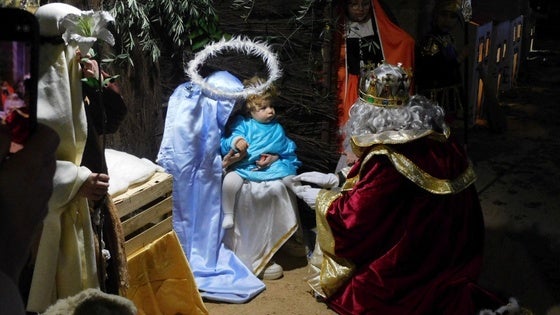 La cabalgata de los Reyes Magos y los regalos despiden la Navidad