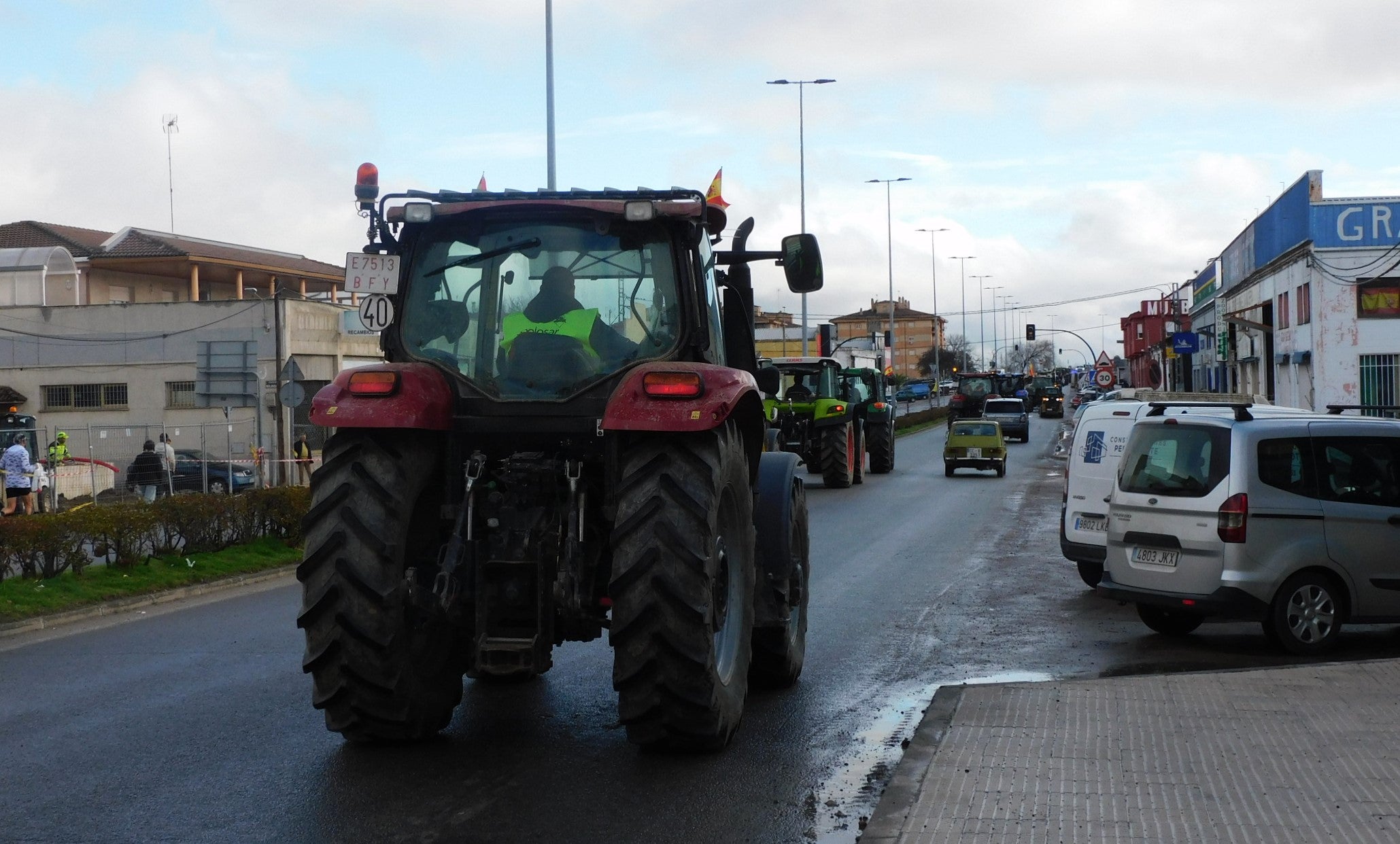 Tractores en la Nacional V en dirección a la zona de La Bamba