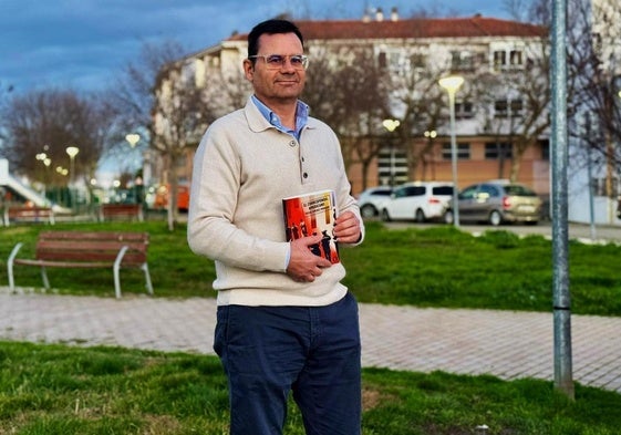 Óscar Jiménez rescata en una novela la figura del Schindler portugués que salvó a cientos de extremeños