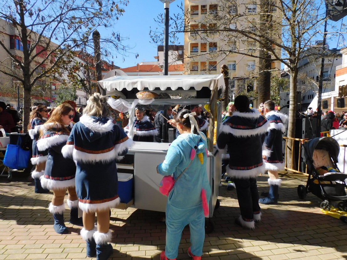 Cerca de 150 grupos pasan por el 'Cómete el Carnavalmoral'