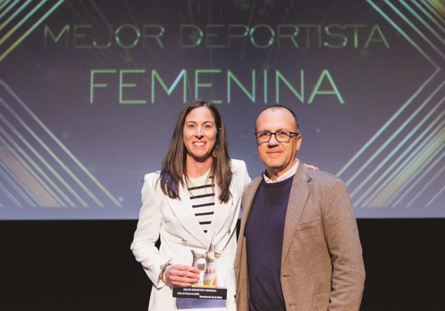 El alcalde con la mejor deportista femenina, María Jesús Fernández